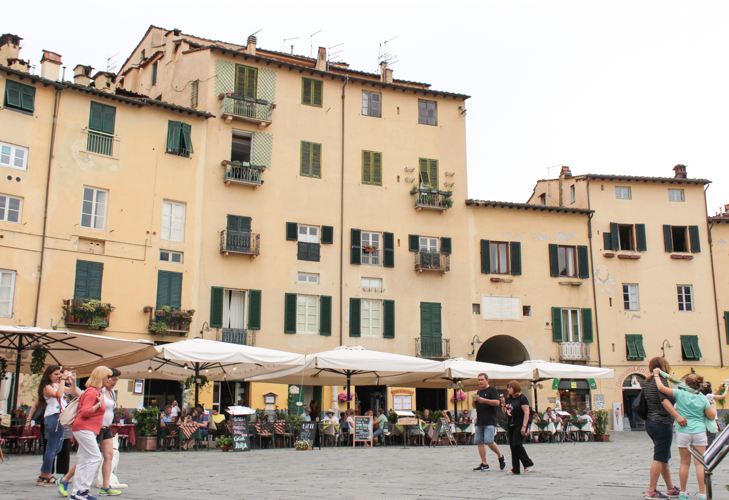Travel Guide to Lucca | Piazza dell’Anfiteatro