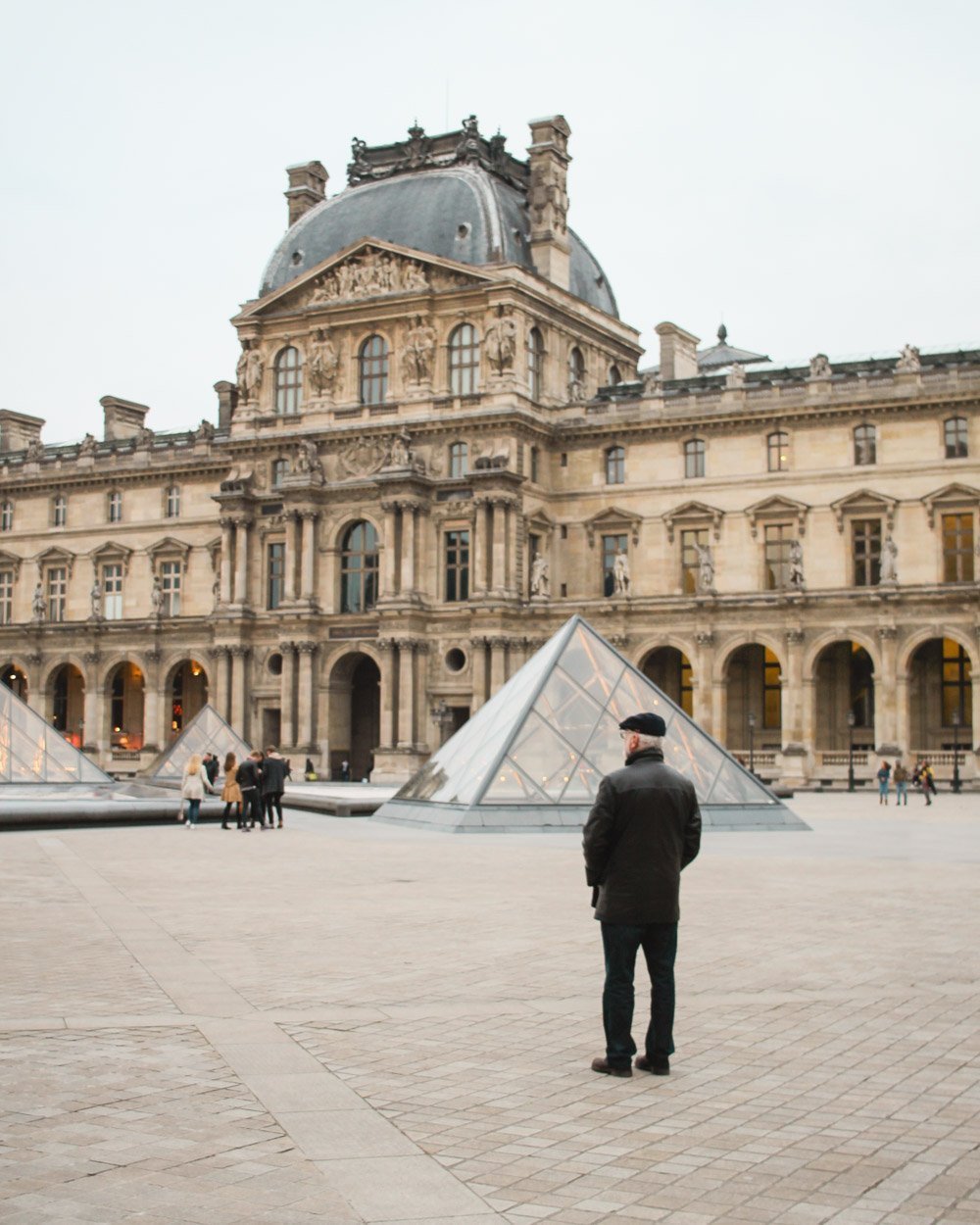 Man standing in front of the Louvre | Paris Museums  